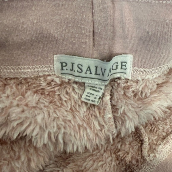 P.J. salvage pink Sherpa shorts size large - Picture 3 of 3